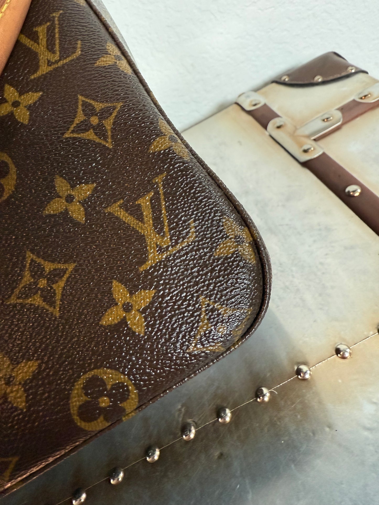 Pre-owned Authentic Louis Vuitton Looping GM Monogram Shoulder Bag