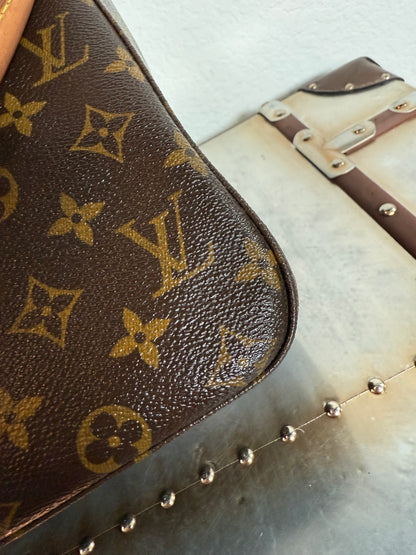 Pre-owned Authentic Louis Vuitton Looping GM Monogram Shoulder Bag
