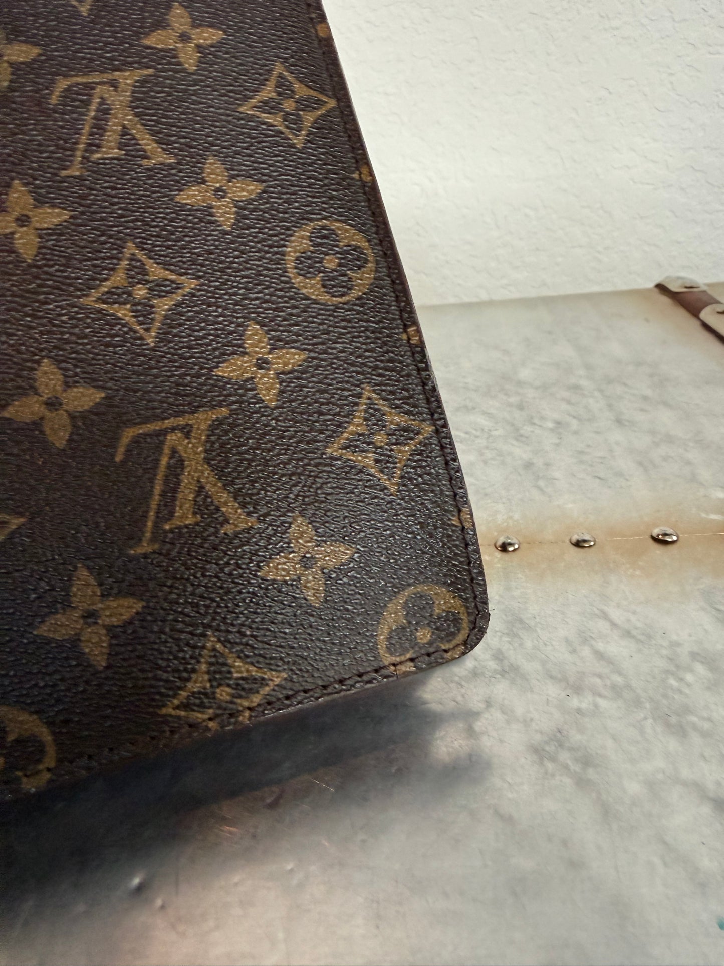 Pre-owned Authentic Louis Vuitton Concorde Monogram Handbag