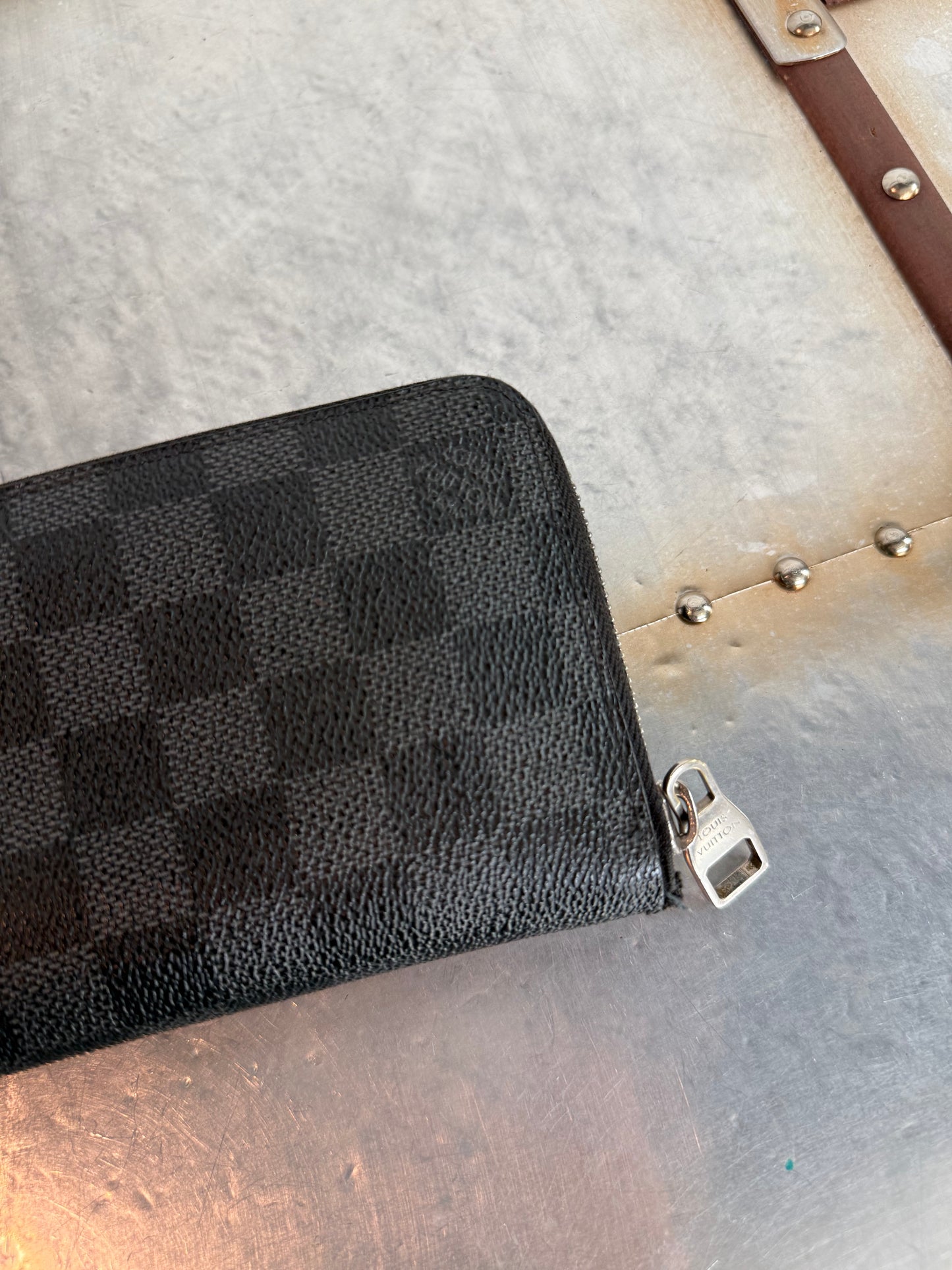 Pre-owned Authentic Louis Vuitton Damier Graphite Zippy Long Wallet