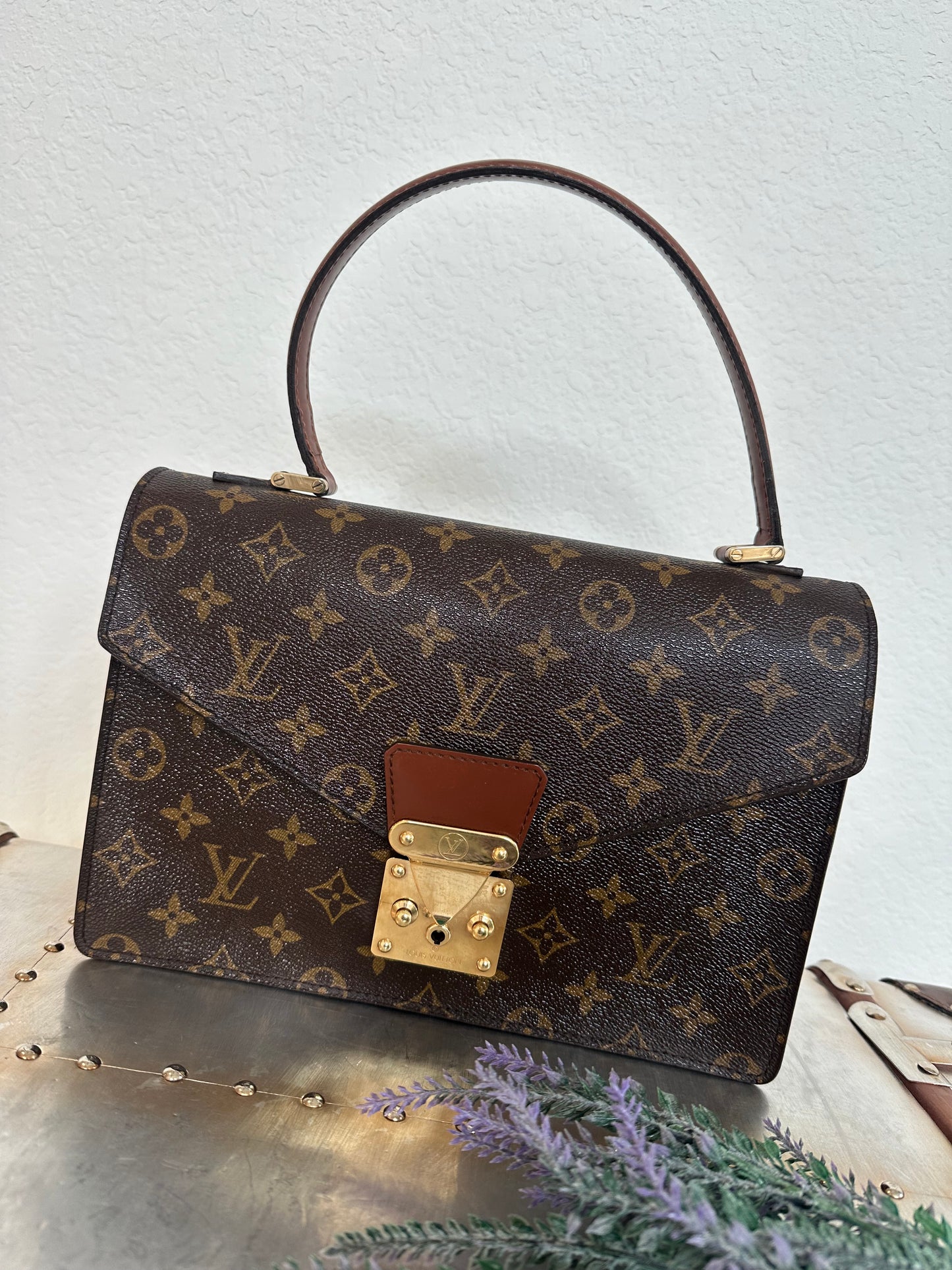 Pre-owned Authentic Louis Vuitton Concorde Monogram Handbag