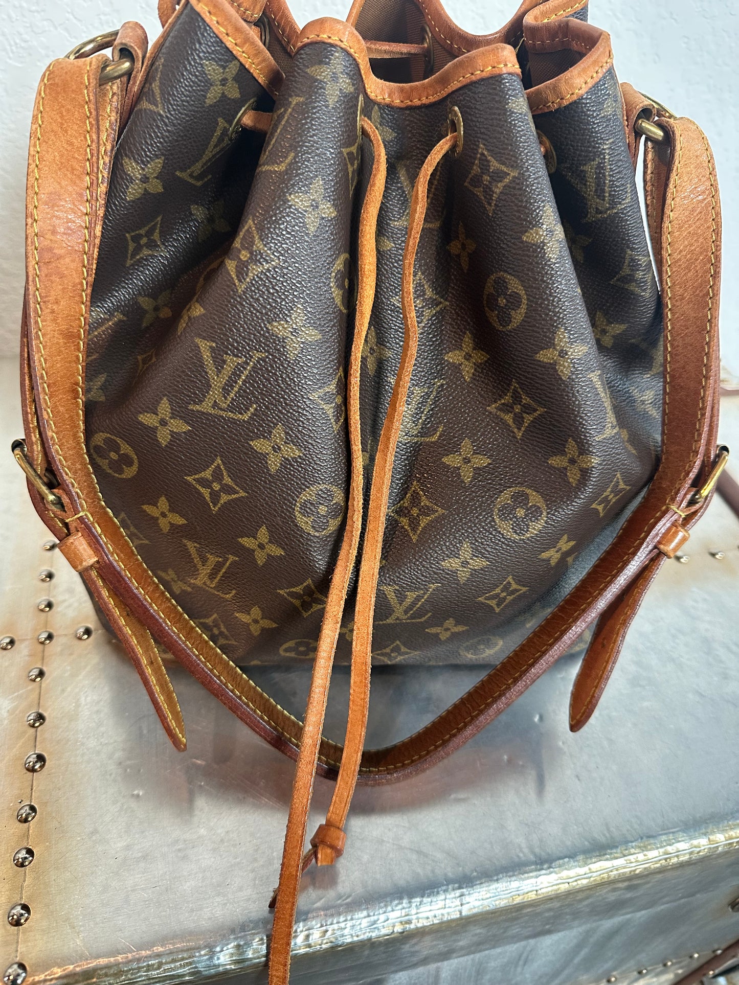 Pre-owned Authentic Louis Vuitton Petite Noe Monogram 
Shoulder Bag