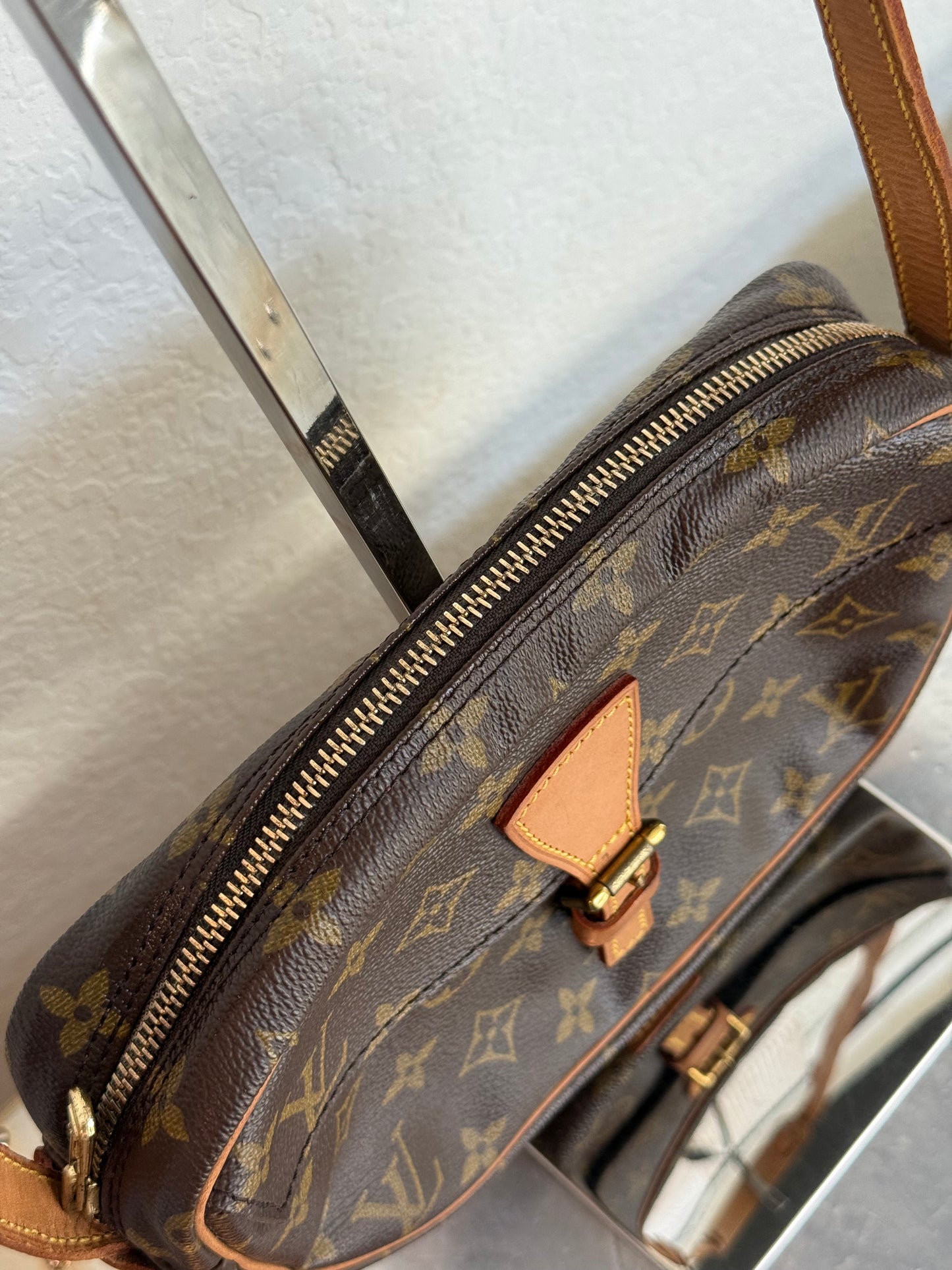 Pre-owned Authentic Louis Vuitton Jeune Fille PM Monogram Crossbody Bag