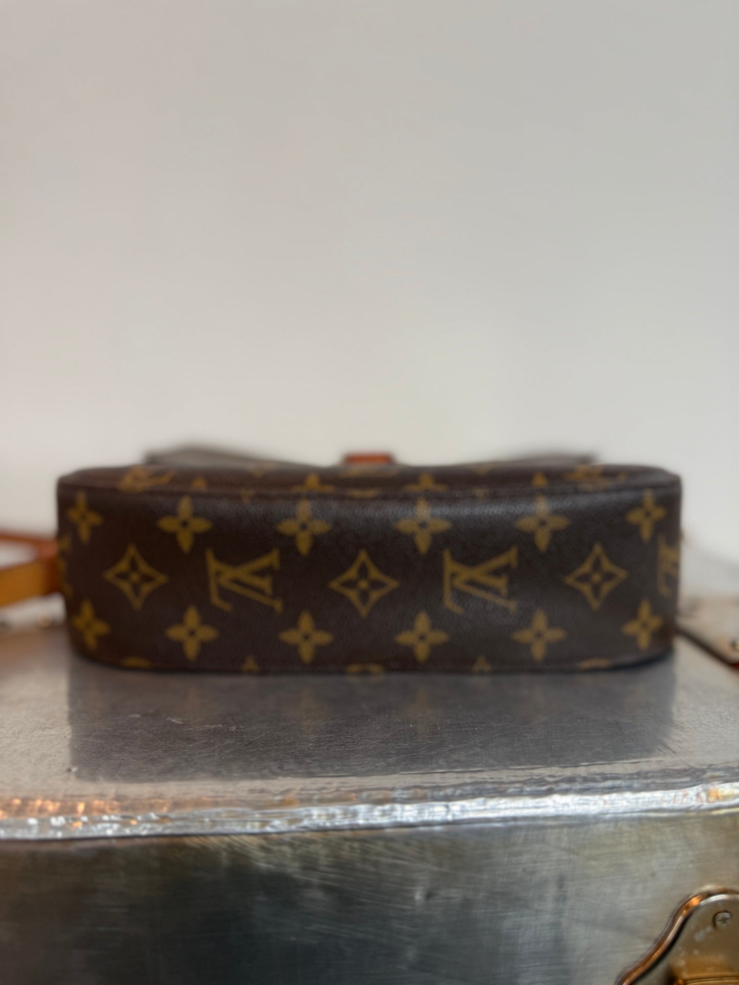 Pre-owned Authentic Louis Vuitton Saint Cloud GM Monogram Crossbody Bag