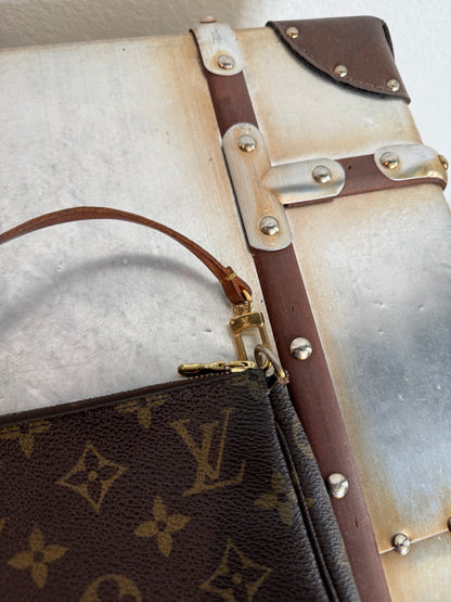 Pre-owned Authentic Louis Vuitton Pochette Accessoires Monogram Shoulder / Handbag