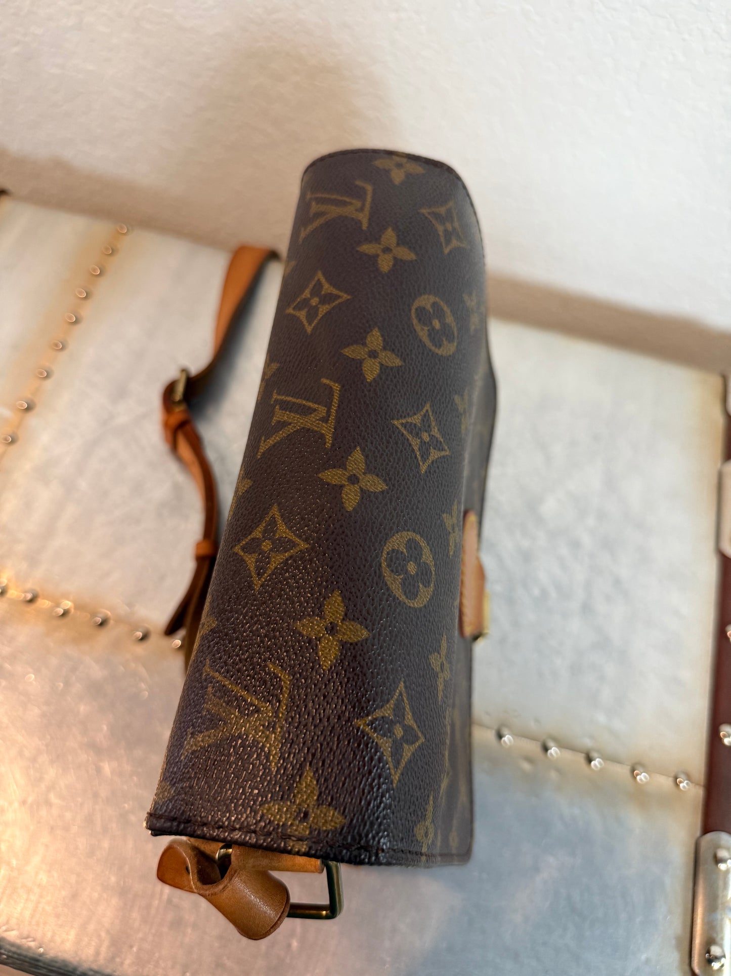 Pre-owned Louis Vuitton Cartouchiere MM Monogram Shoulder / Crossbody Bag