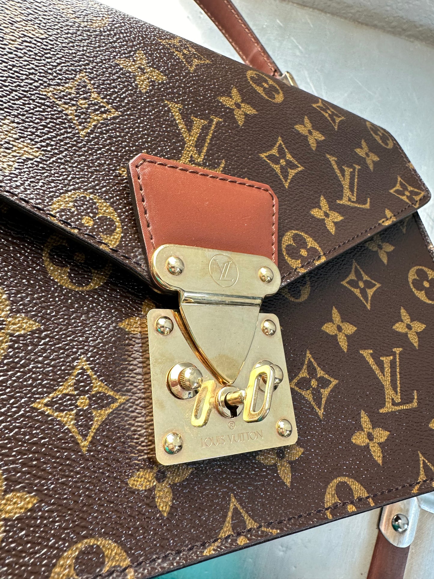 Pre-owned Authentic Louis Vuitton Concorde Monogram Handbag