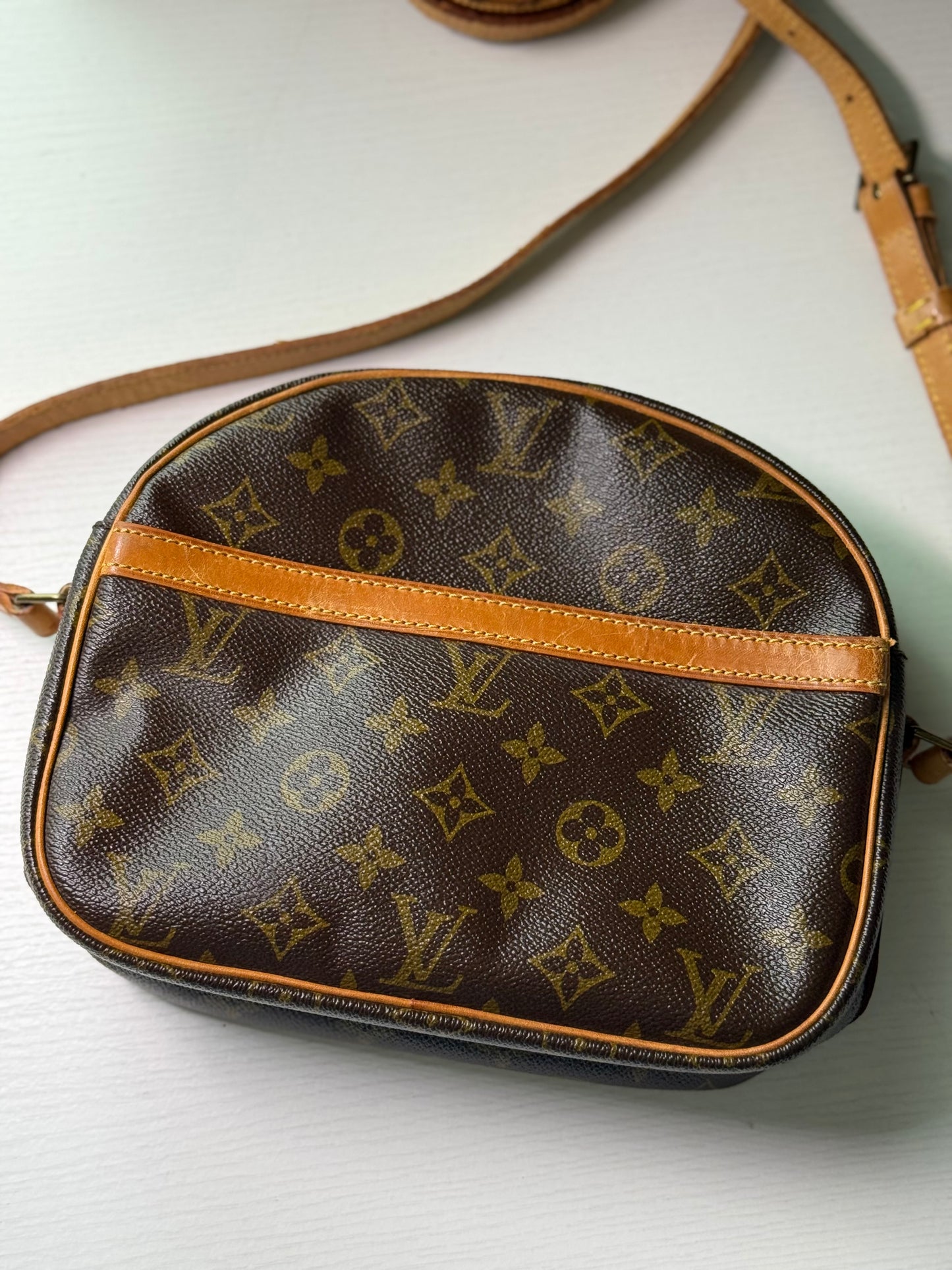 Pre-owned Authentic Louis Vuitton Senlis Monogram Crossbody /Shoulder Bag