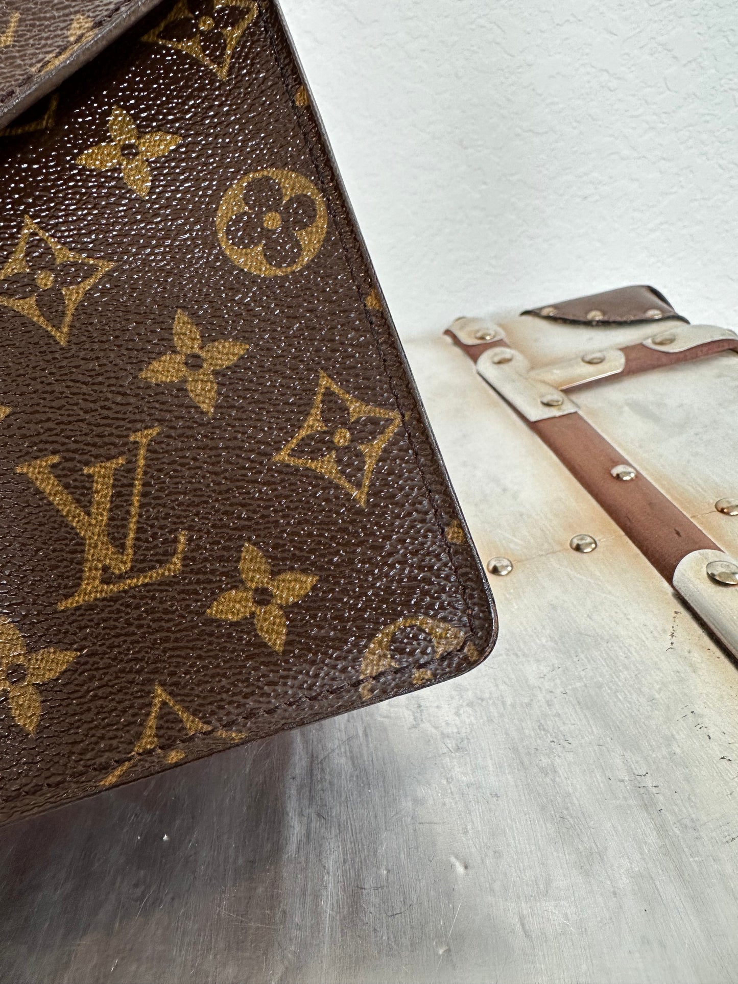 Pre-owned Authentic Louis Vuitton Concorde Monogram Handbag