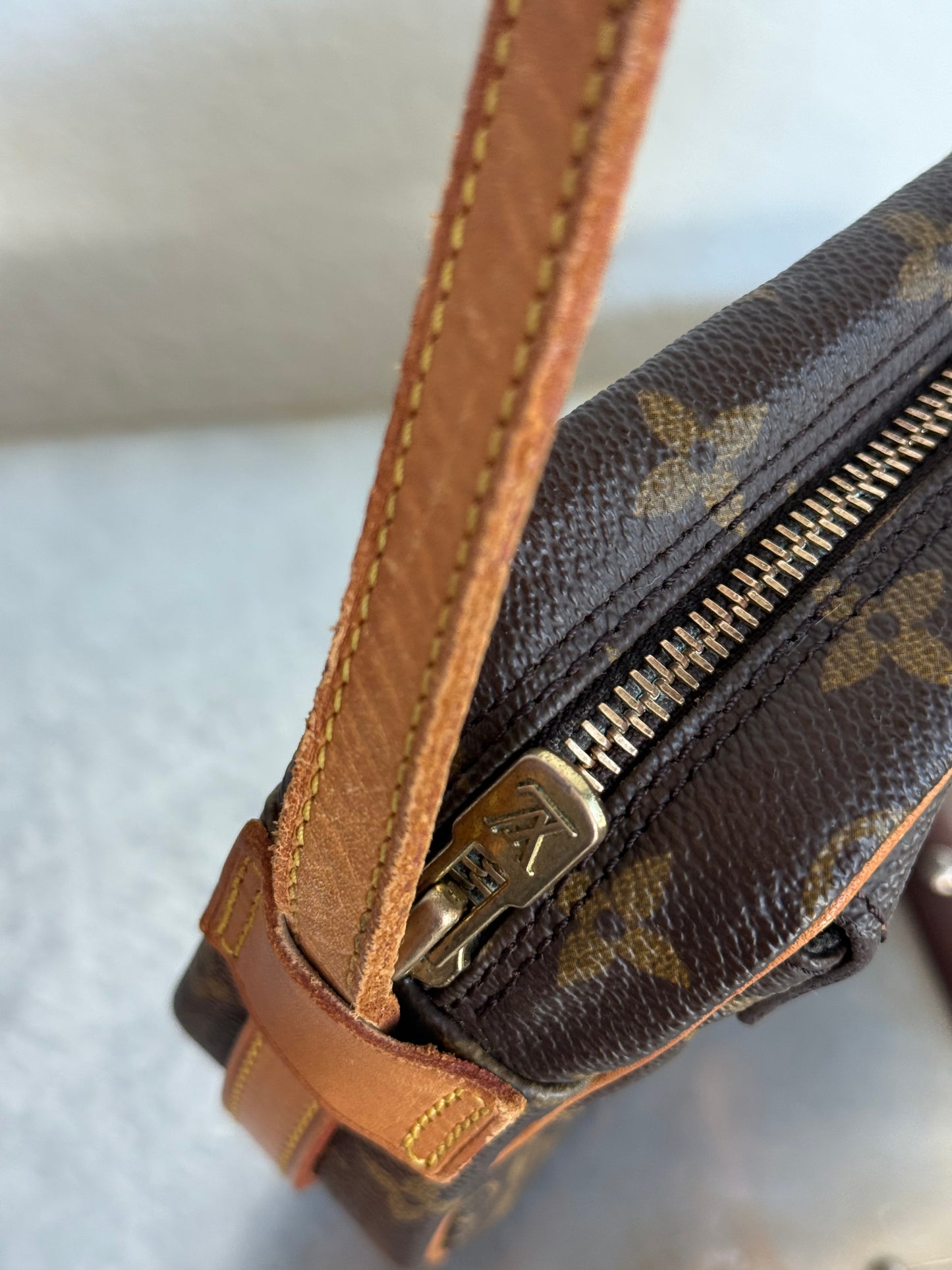 Pre-owned Authentic Louis Vuitton Jeune Fille MM Monogram Crossbody Bag