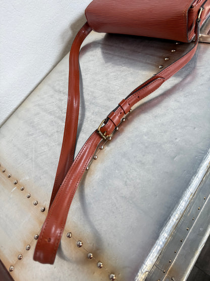 Pre-owned Louis Vuitton Cartouchiere MM Epi Shoulder / Crossbody Bag