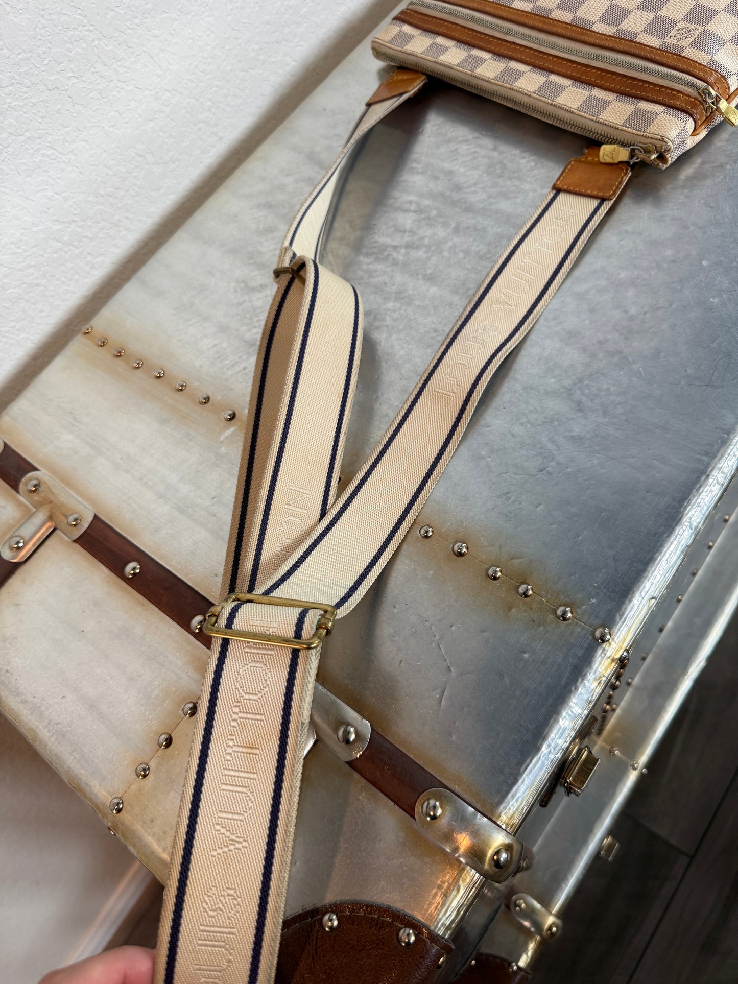 Pre-owned Authentic Louis Vuitton Pochette Bosphore Damier Azur Shoulder / Crossbody Bag