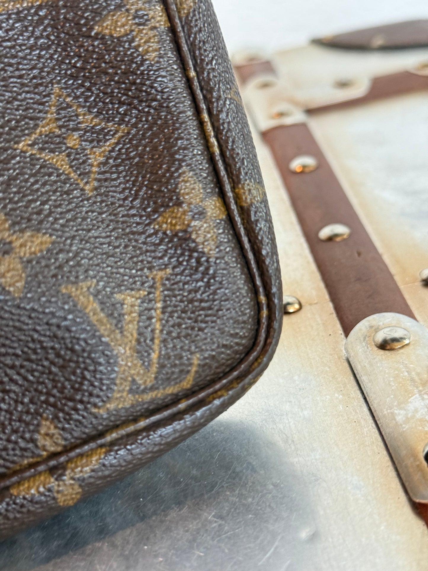 Pre-owned Authentic Louis Vuitton Pochette Accessoires Monogram Shoulder / Handbag