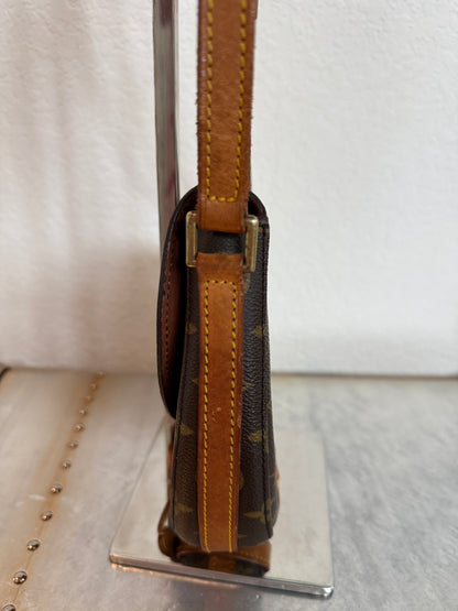 Pre-owned Authentic Louis Vuitton Chantilly PM Monogram Crossbody Bag