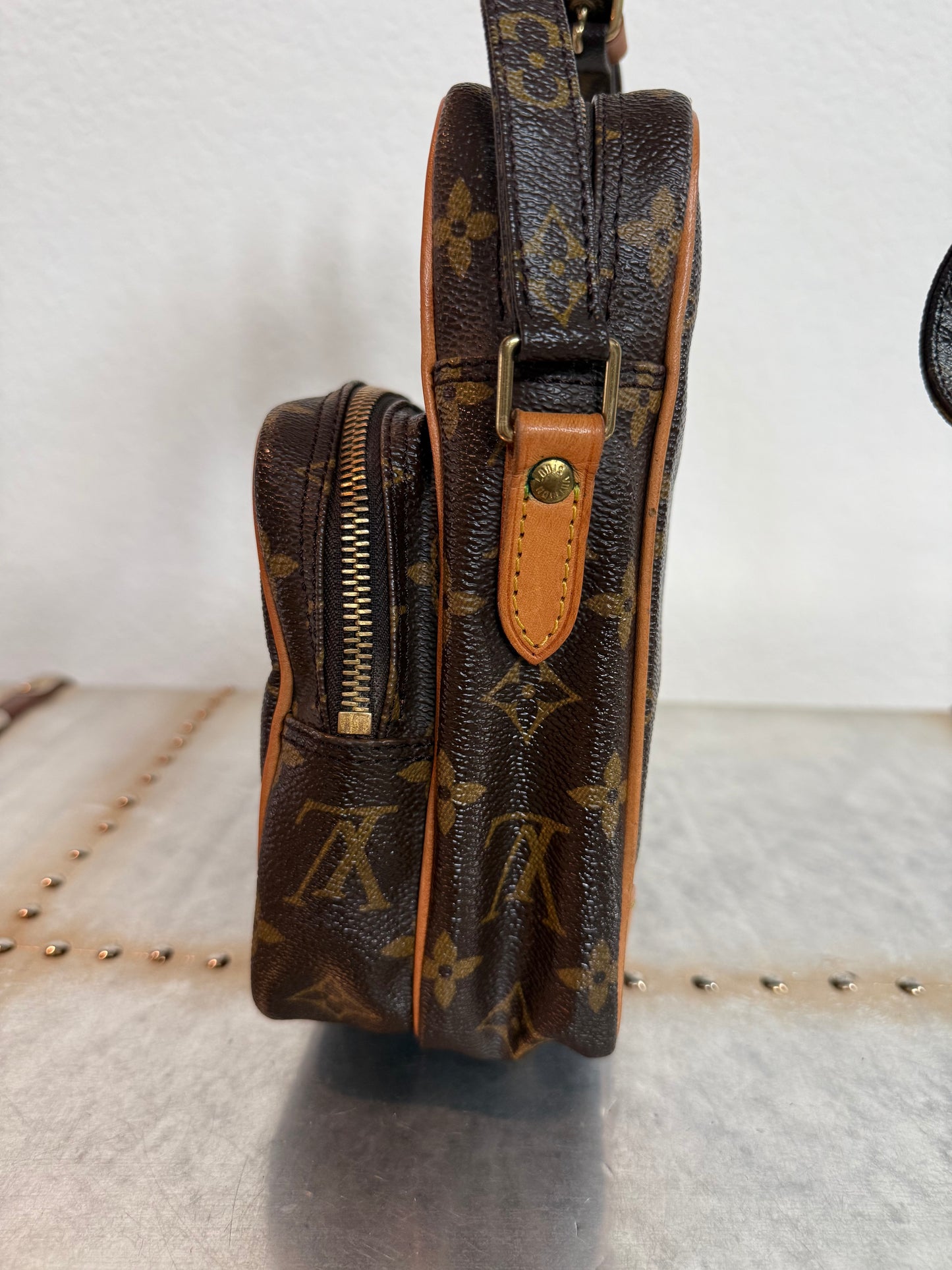 Pre-owned Authentic Louis Vuitton Amazon Monogram Crossbody Bag