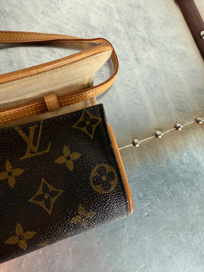 Pre-owned Authentic Louis Vuitton Pochette Twin MM Monogram Shoulder Bag