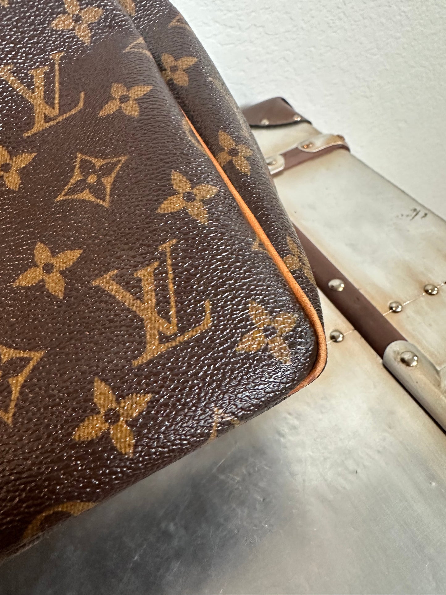 Pre-owned Authentic Louis Vuitton Batignolles Vertical Monogram Shoulder Bag