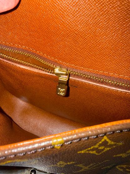 Pre-owned Authentic Louis Vuitton Saint Cloud MM Monogram Crossbody Bag