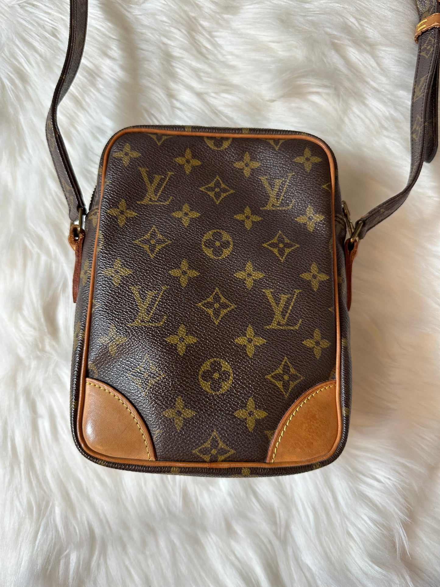 Pre-owned Authentic Louis Vuitton Amazon Monogram Crossbody Bag