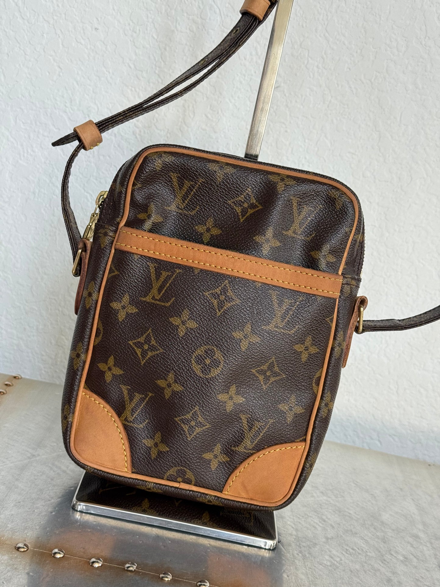 Pre-owned Authentic Louis Vuitton Danube Monogram Crossbody Bag