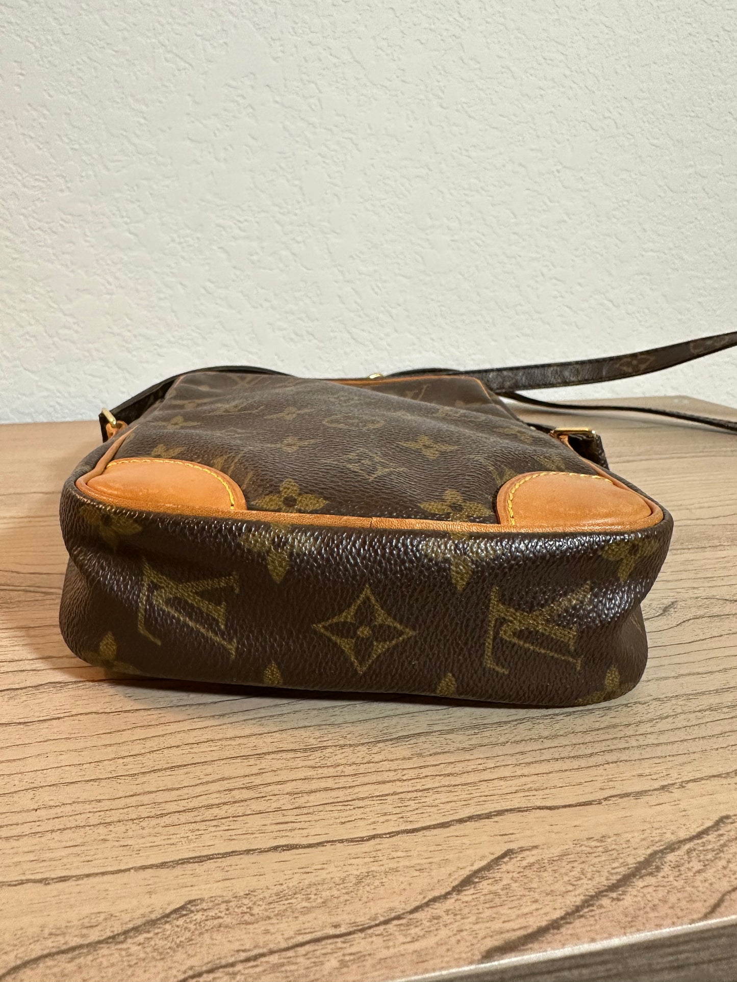 Pre-owned Authentic Louis Vuitton Danube Monogram Crossbody Bag