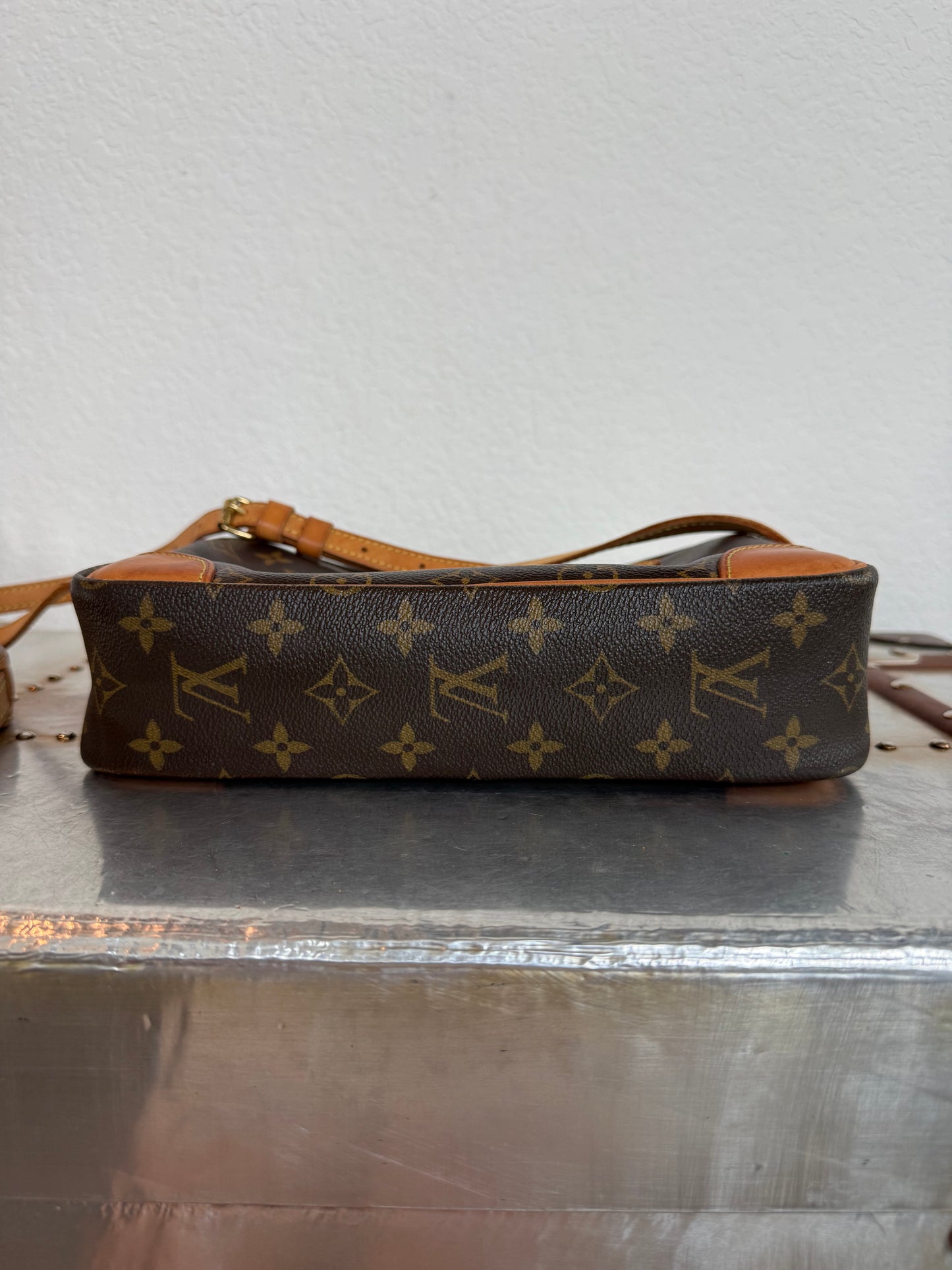 Pre-owned Authentic Louis Vuitton Trocadero 27 Monogram Crossbody Bag