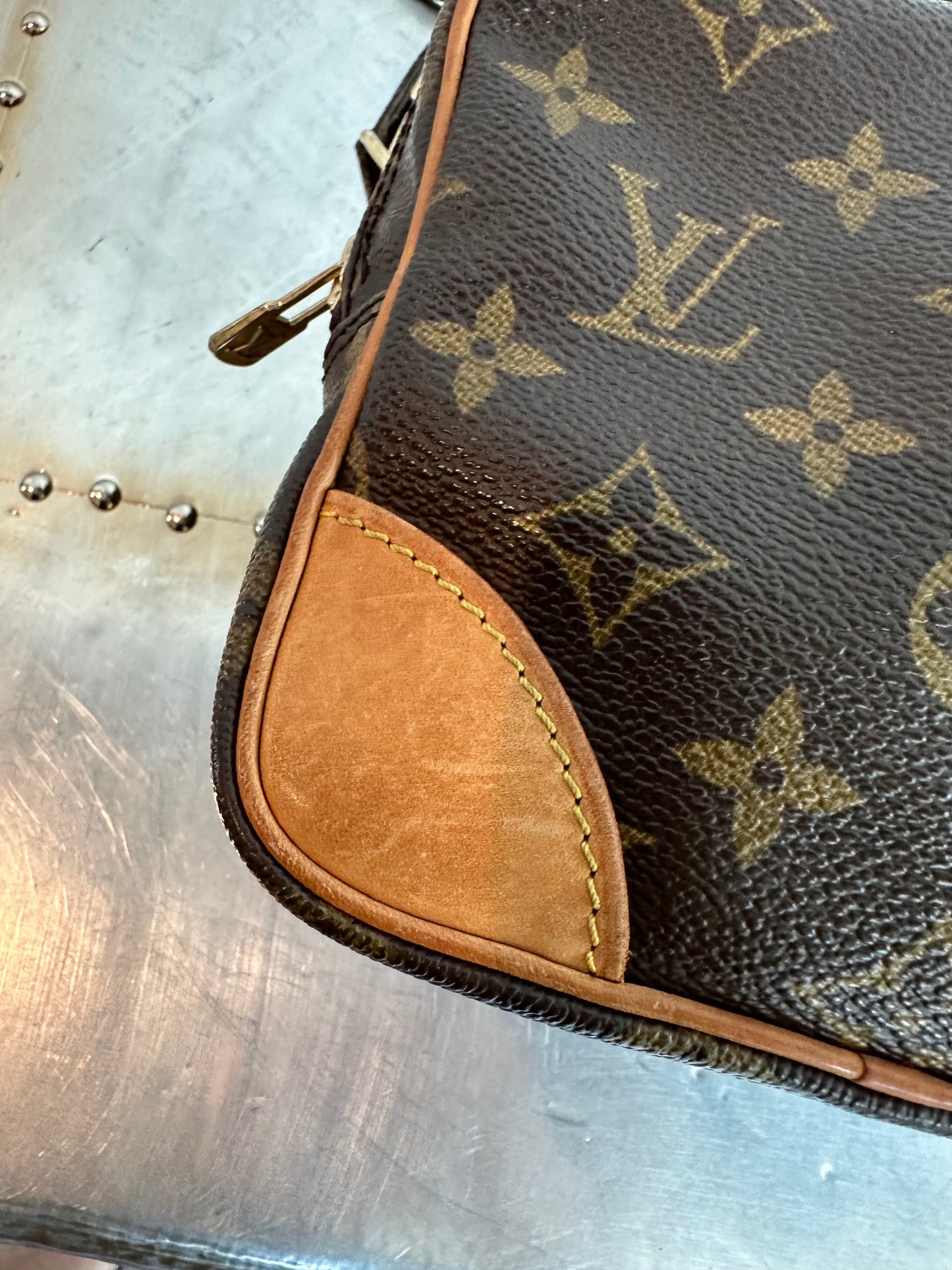 Pre-owned Authentic Louis Vuitton Amazon Monogram Crossbody Bag