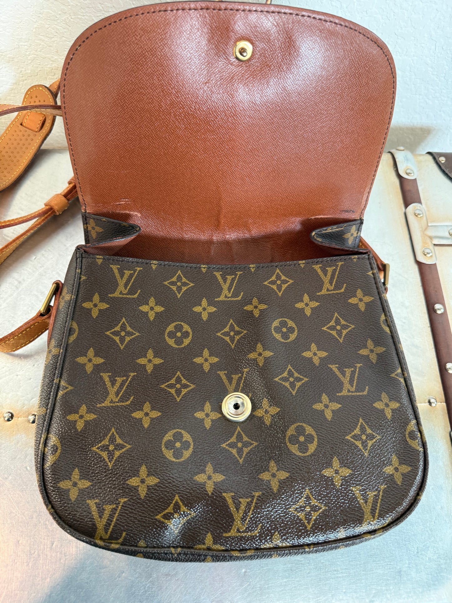 Pre-owned Authentic Louis Vuitton Saint Cloud GM Monogram Crossbody Bag