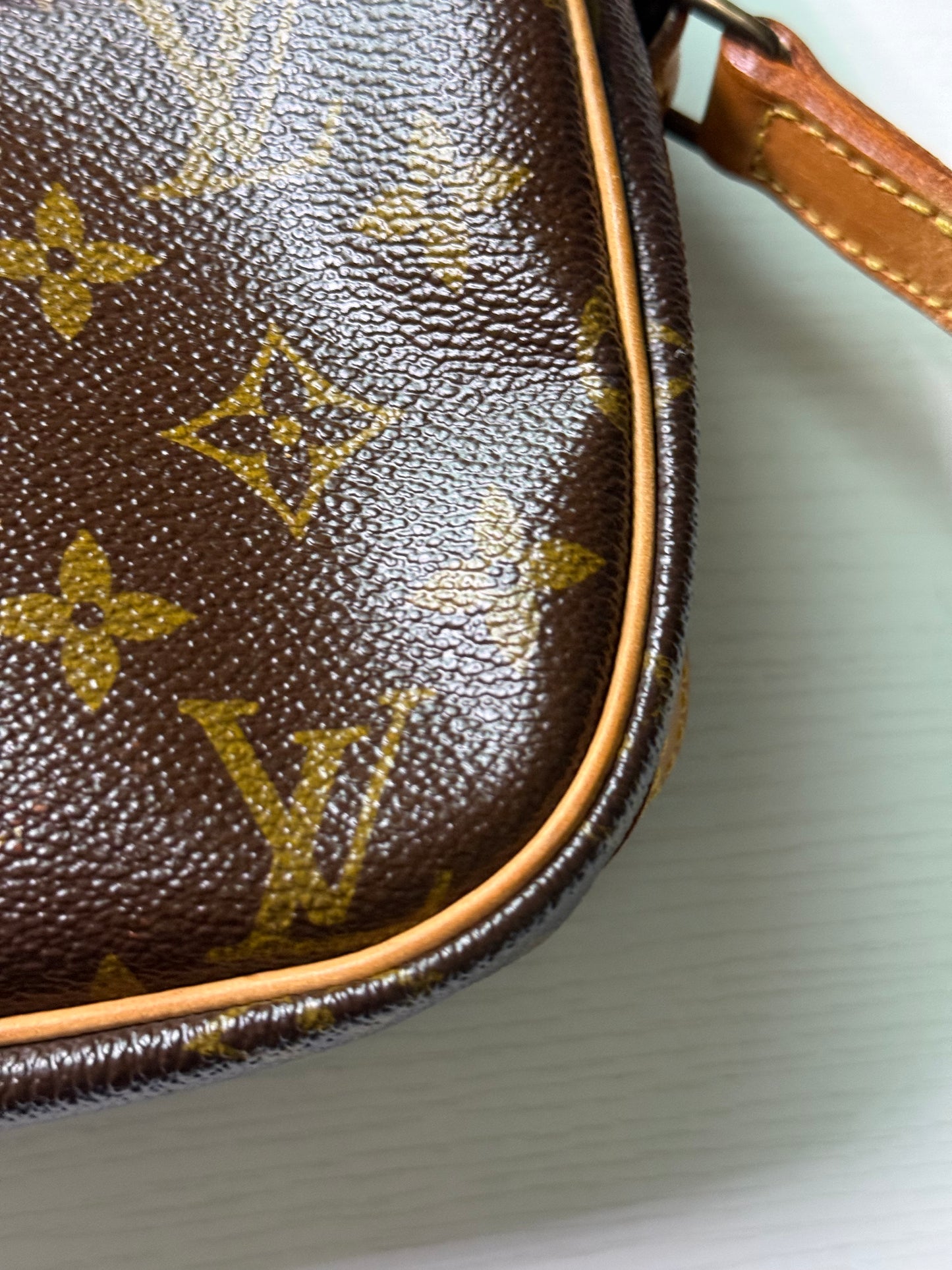 Pre-owned Authentic Louis Vuitton Senlis Monogram Crossbody /Shoulder Bag