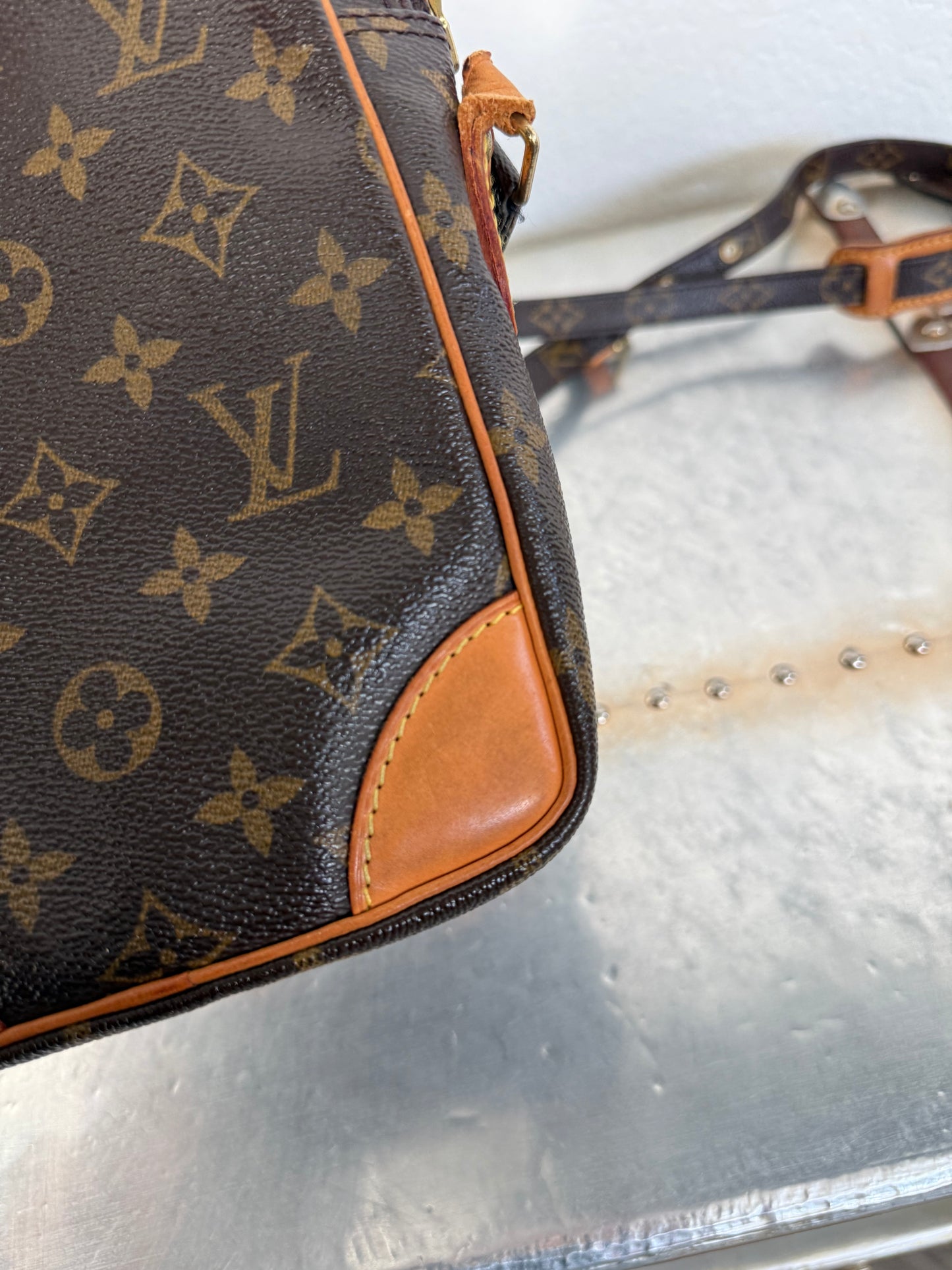 Pre-owned Authentic Louis Vuitton Amazon Monogram Crossbody Bag