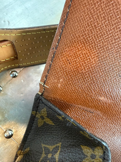 Pre-owned Authentic Louis Vuitton Saint Cloud GM Monogram Crossbody Bag