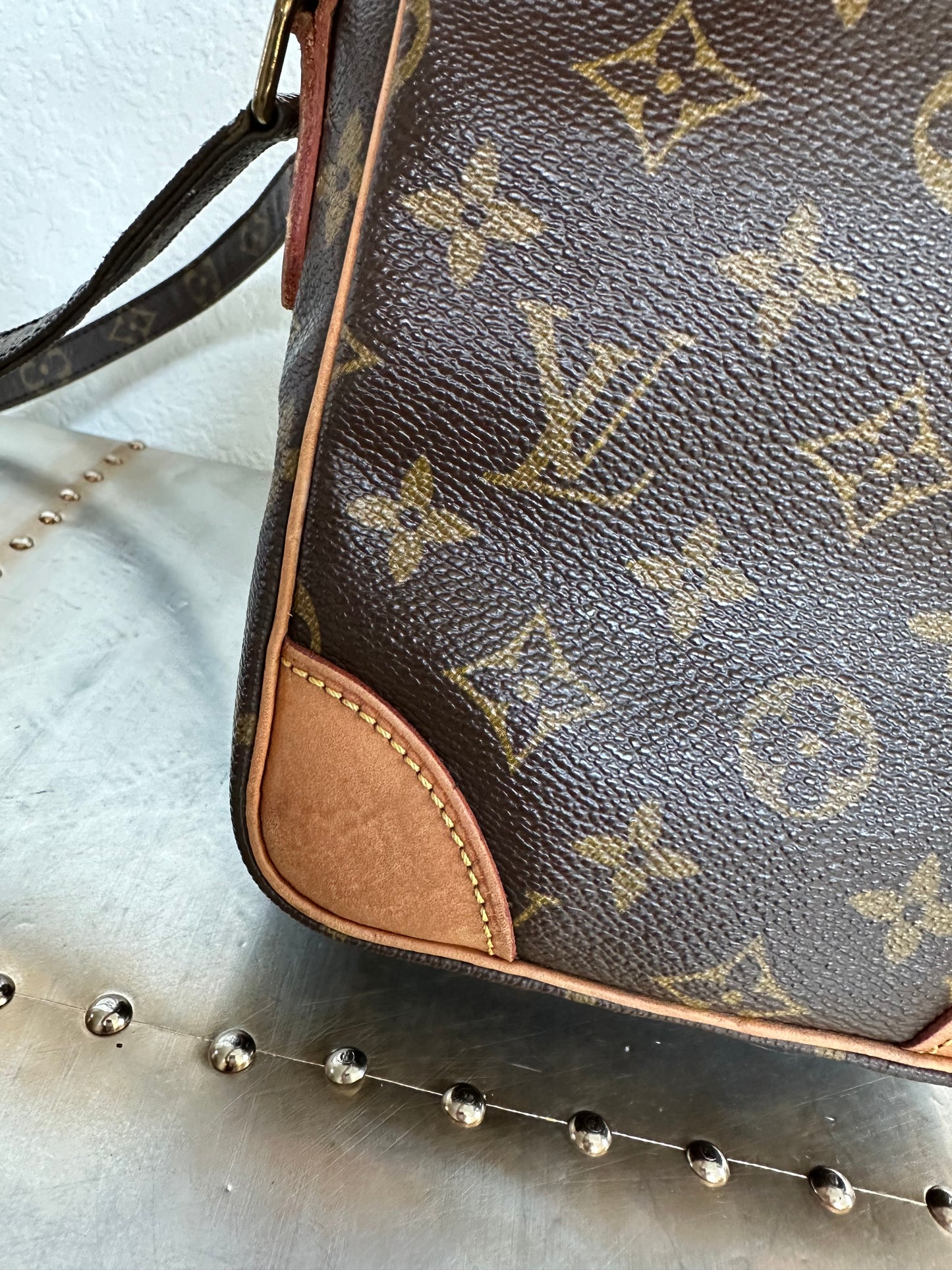 Pre-owned Authentic Louis Vuitton Amazon Monogram Crossbody Bag