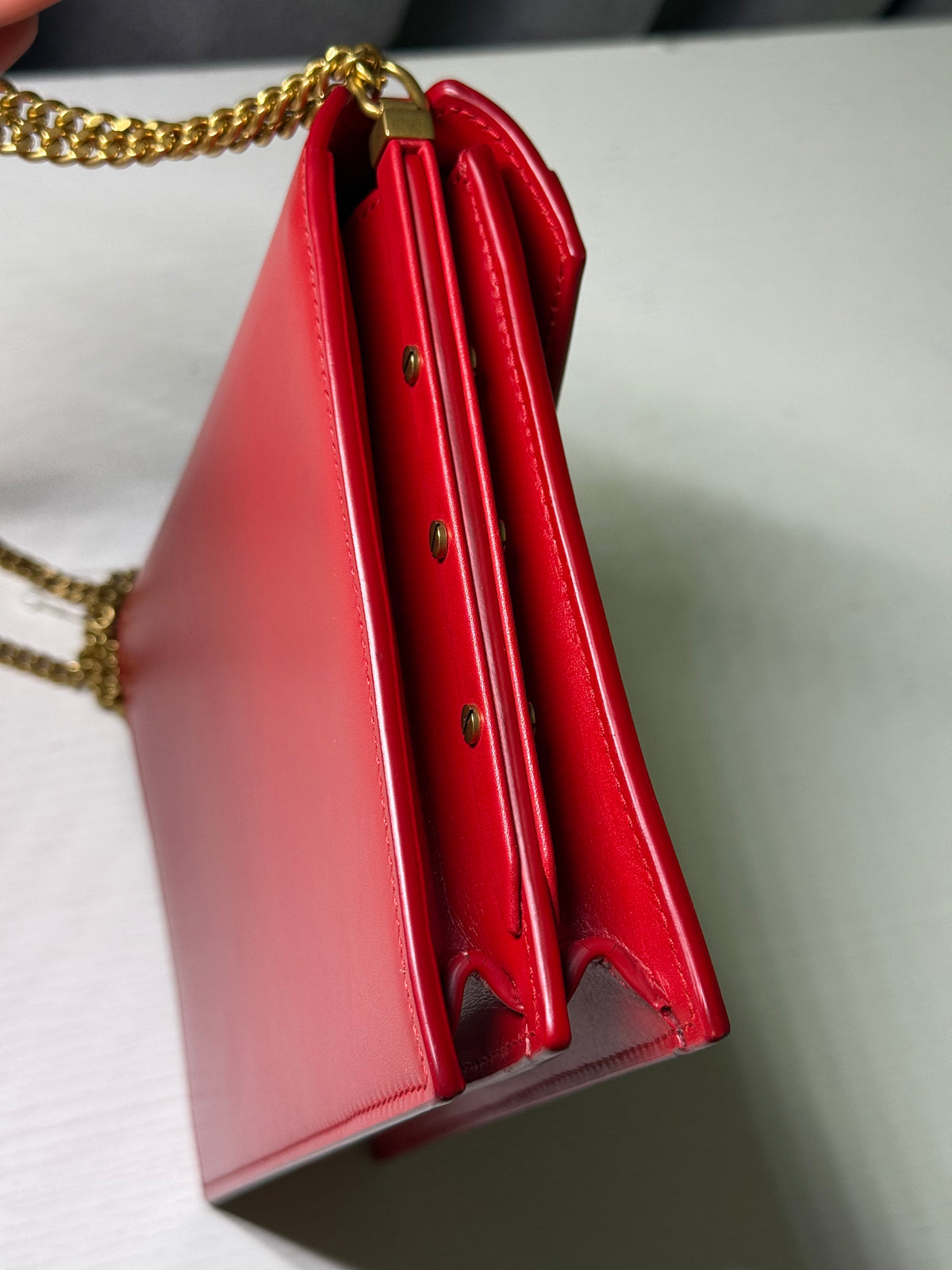 SAINT LAURENT
Grain De Poudre Monogram Cassandra
Clasp Shoulder Crossbody Bag
