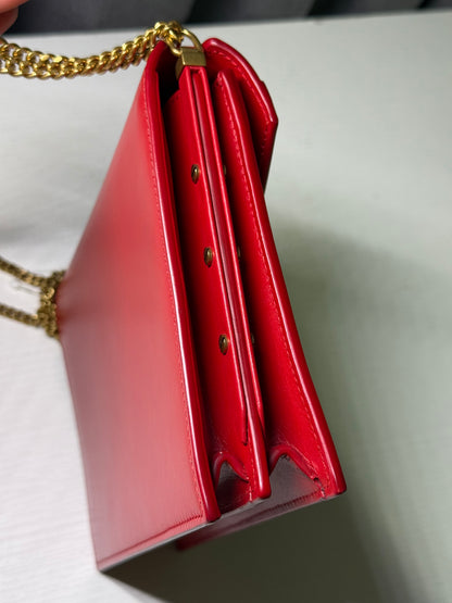 SAINT LAURENT
Grain De Poudre Monogram Cassandra
Clasp Shoulder Crossbody Bag