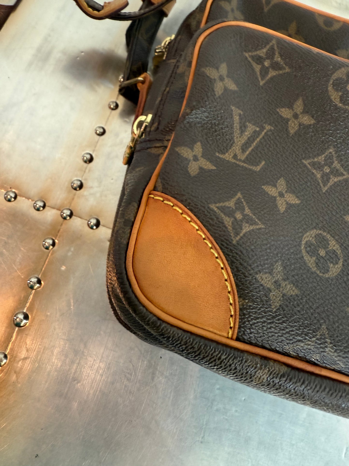 Pre-owned Authentic Louis Vuitton Amazon Monogram Crossbody Bag