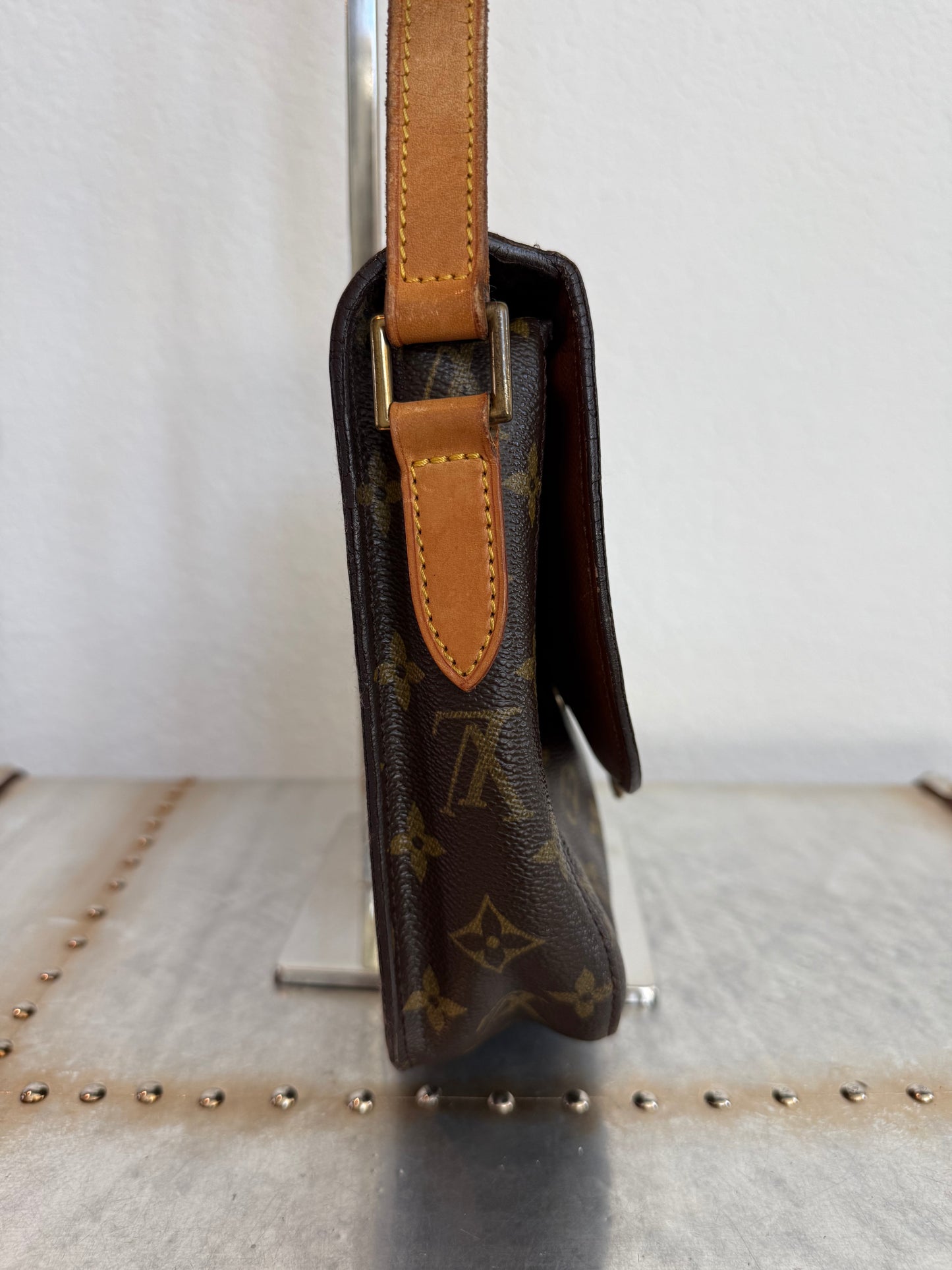 Pre-owned Authentic Louis Vuitton Saint Cloud GM Monogram Crossbody Bag