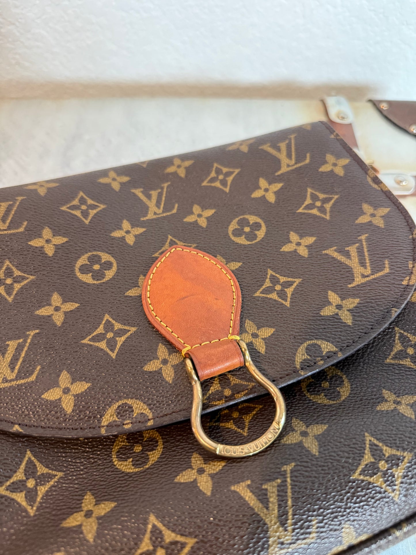 Pre-owned Authentic Louis Vuitton Saint Cloud GM Monogram Crossbody Bag