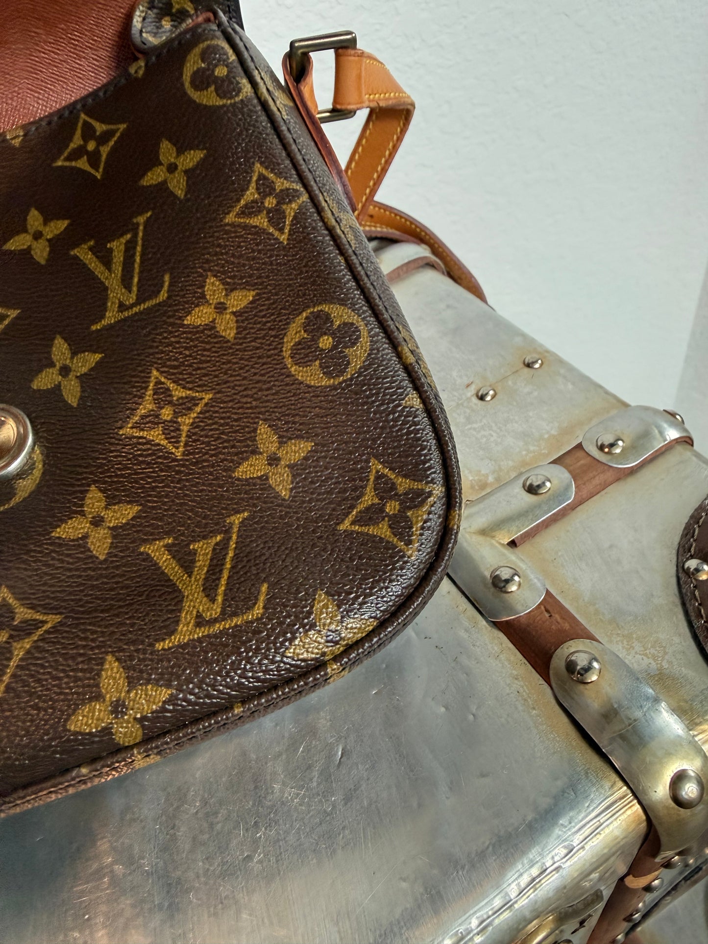 Pre-owned Authentic Louis Vuitton Saint Cloud MM Monogram Shoulder / Crossbody Bag