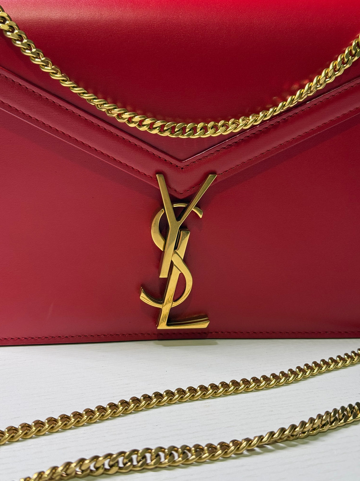 SAINT LAURENT
Grain De Poudre Monogram Cassandra
Clasp Shoulder Crossbody Bag