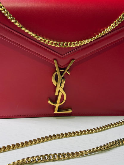 SAINT LAURENT
Grain De Poudre Monogram Cassandra
Clasp Shoulder Crossbody Bag