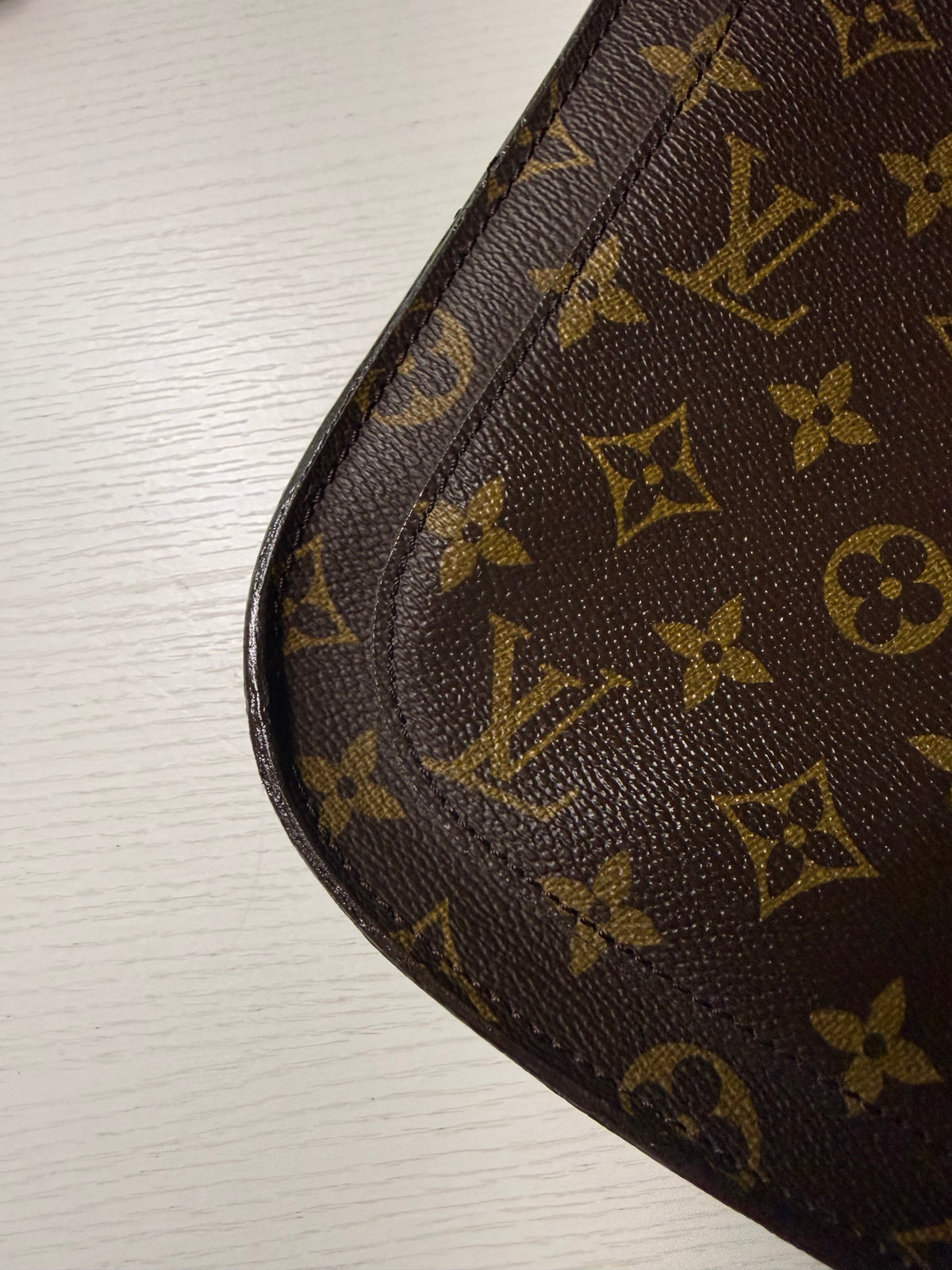 Pre-owned Authentic Louis Vuitton Saint Cloud GM Monogram Crossbody Bag