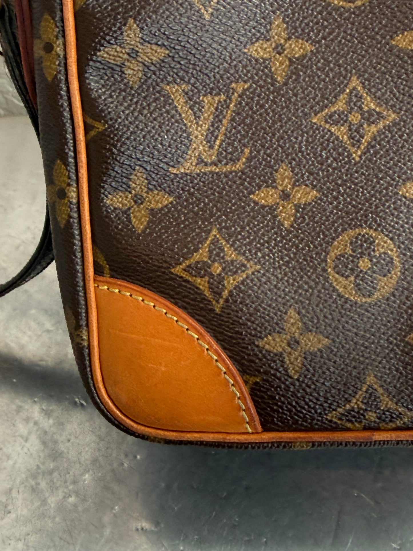Pre-owned Authentic Louis Vuitton Amazon Monogram Crossbody Bag