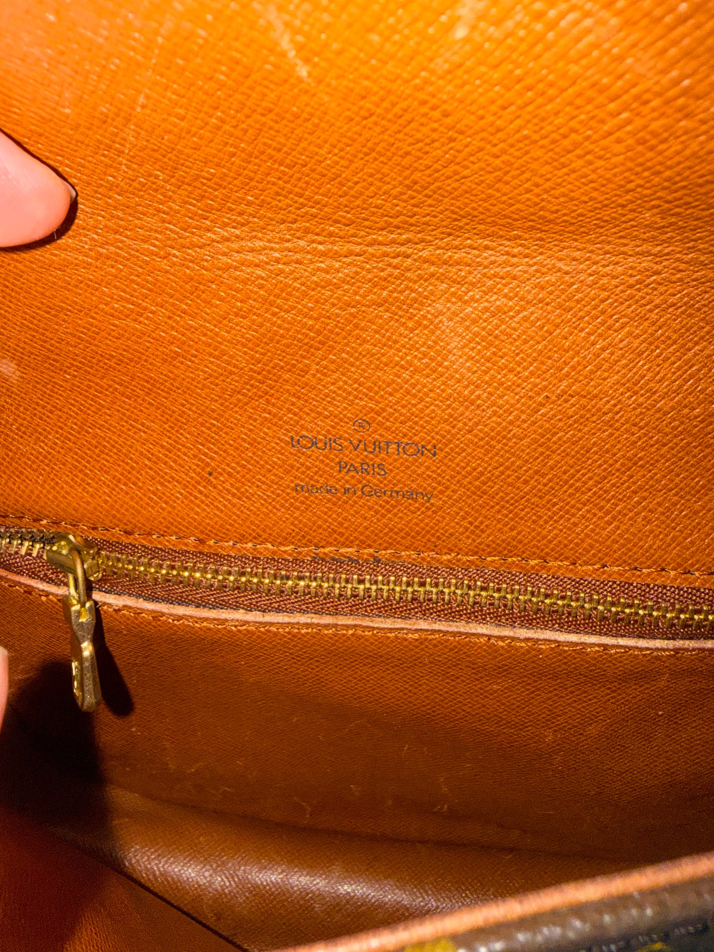 Pre-owned Authentic Louis Vuitton Saint Cloud MM Monogram Crossbody Bag