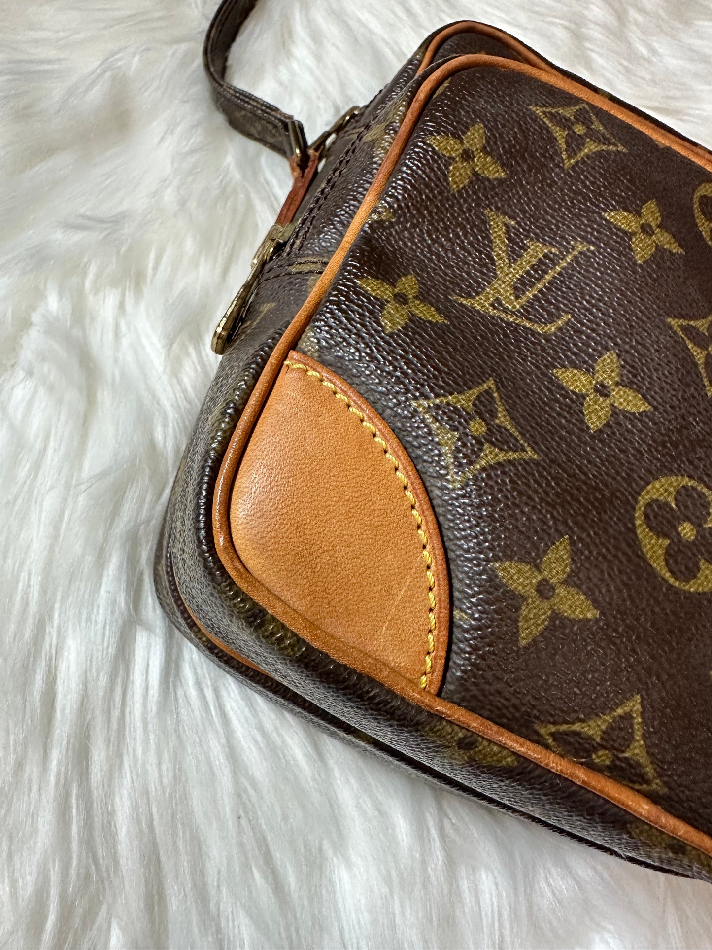 Pre-owned Authentic Louis Vuitton Amazon Monogram Crossbody Bag