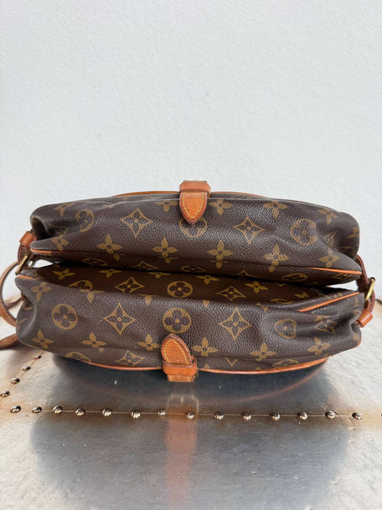 Pre-owned Authentic Louis Vuitton Saumur 30 Monogram Crossbody Bag