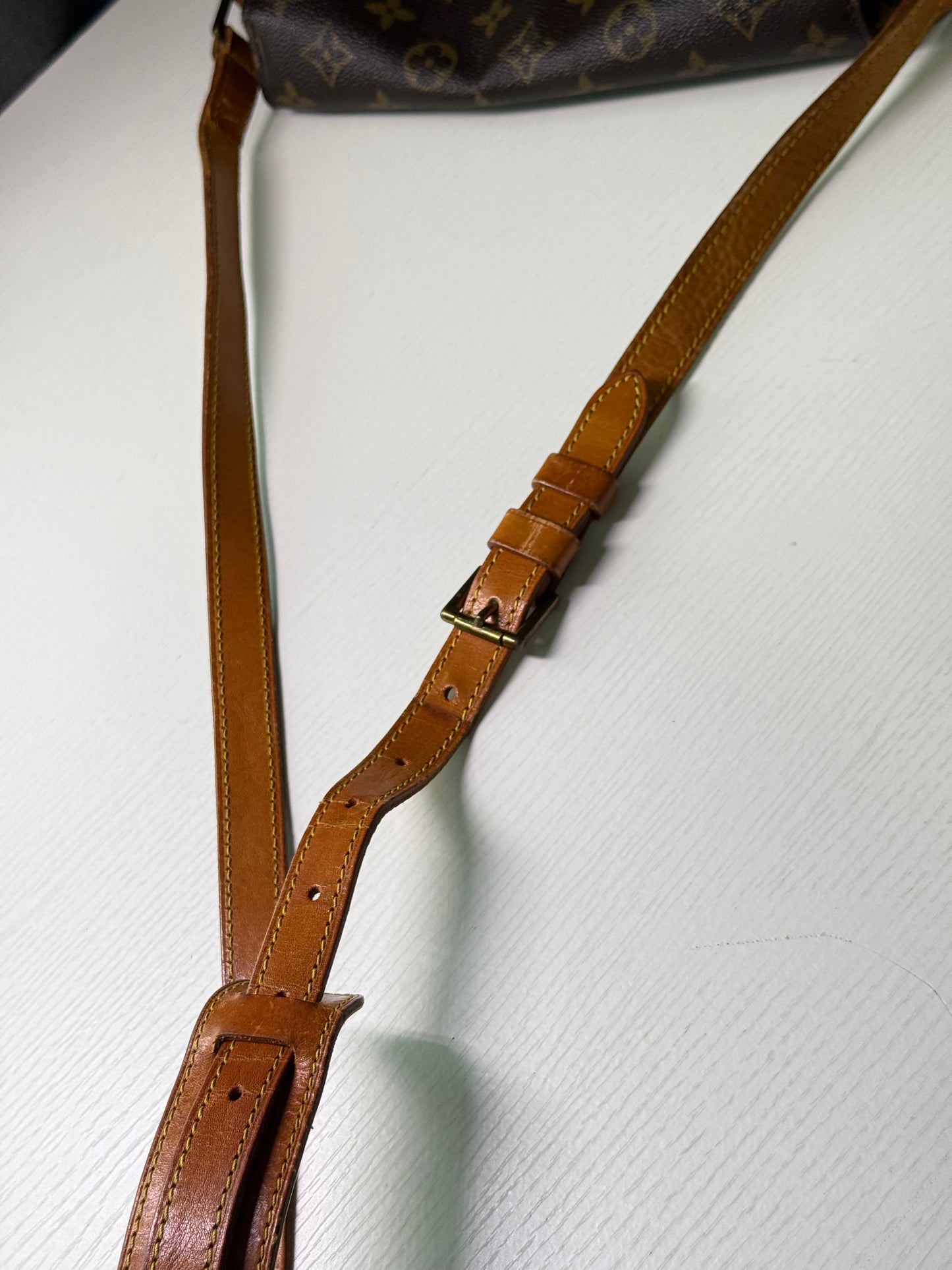 Pre-owned Authentic Louis Vuitton Saint Cloud GM Monogram Crossbody Bag