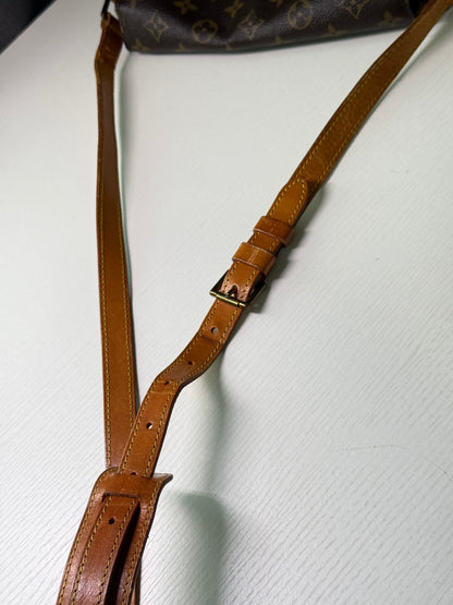 Pre-owned Authentic Louis Vuitton Saint Cloud GM Monogram Crossbody Bag