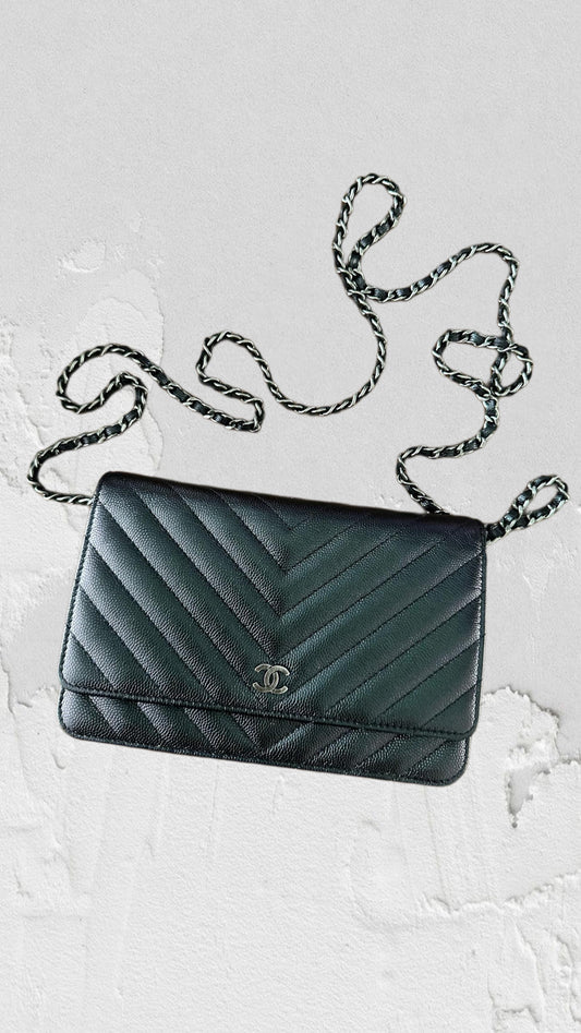 Pre-owned Authentic CHANEL Iridescent Caviar Chevron Quilted Wallet On Chain