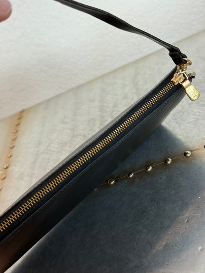 Pre-owned Louis Vuitton Pochette Accessoires Epi Shoulder / Handbag