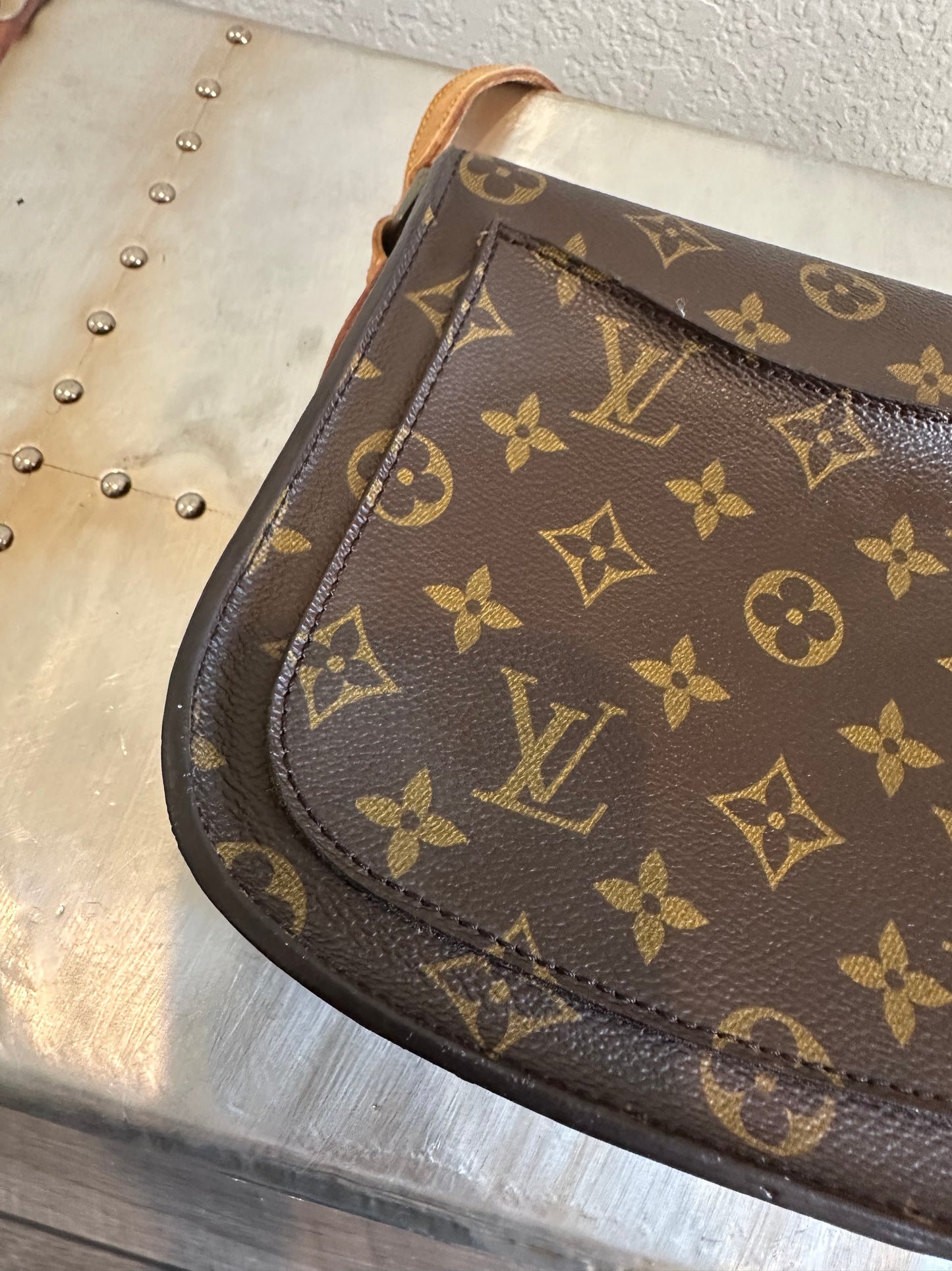 Pre-owned Authentic Louis Vuitton Saint Cloud MM Monogram Shoulder / Crossbody Bag